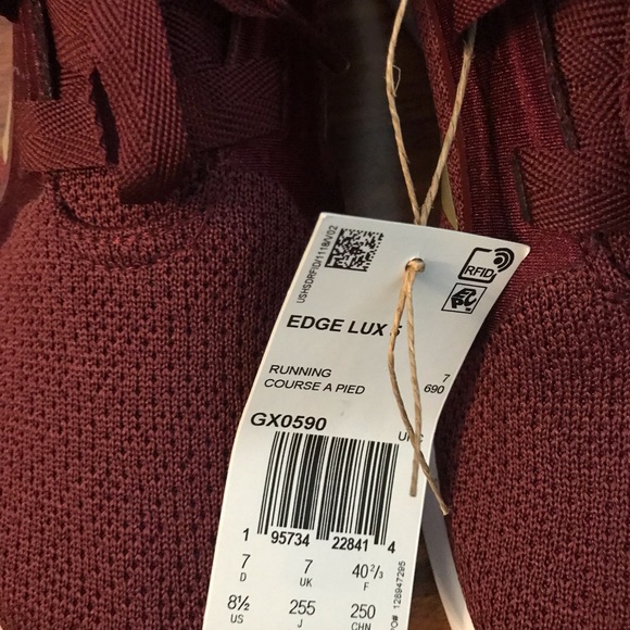 Adidas Edge Lux 5  
size 8.5
Never Worn
NWT - Picture 3 of 6